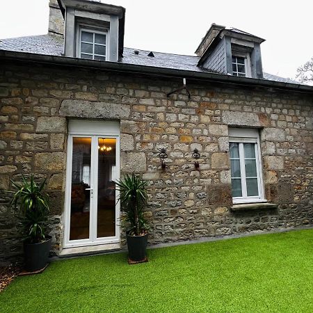 A La Maison - hébergement de luxe Domfront  Esterno foto