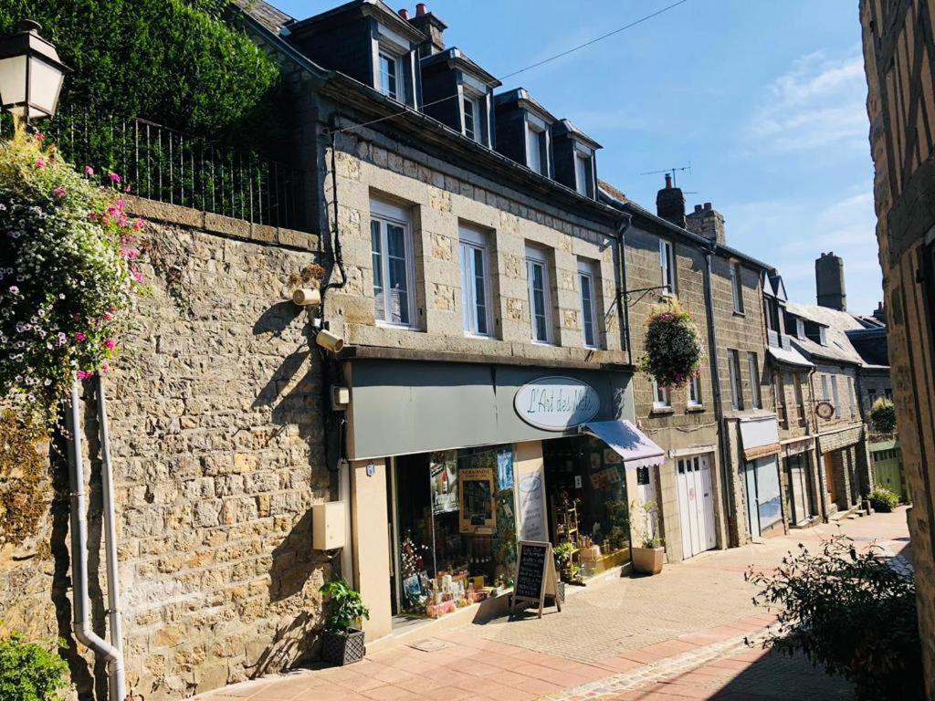 A La Maison - hébergement de luxe Domfront  Esterno foto