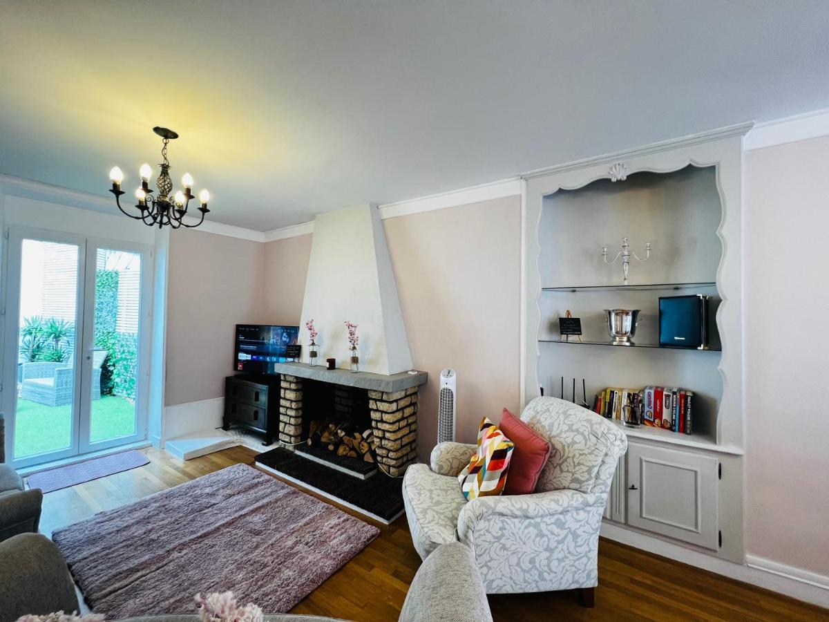 A La Maison - hébergement de luxe Domfront  Esterno foto
