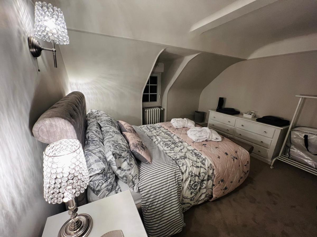 A La Maison - hébergement de luxe Domfront  Esterno foto